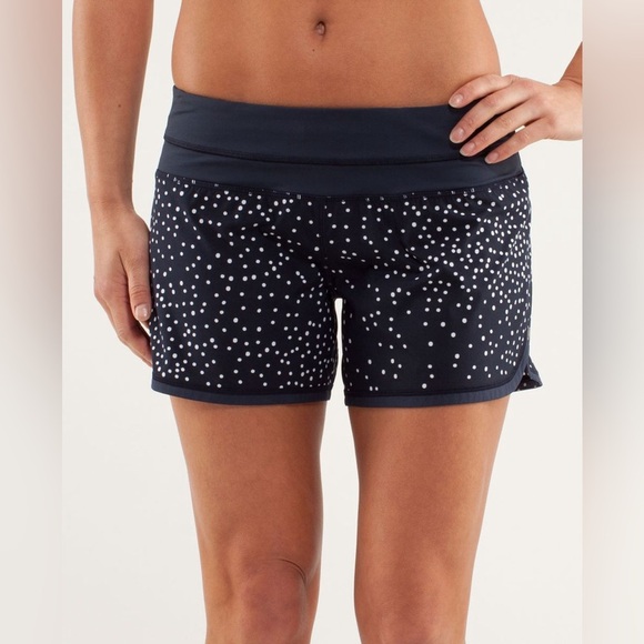 Lululemon Groovy Run Short - petit Dot Inkwell / Inkwell size 6 - Picture 2 of 11
